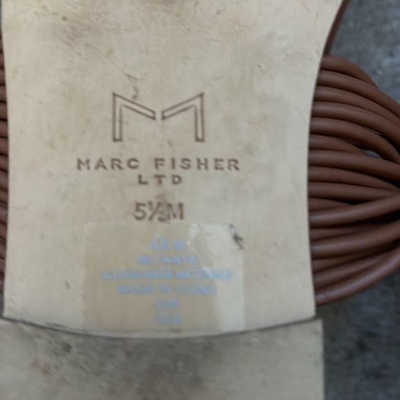 Marc Fisher used sandals - Picture 4 of 4